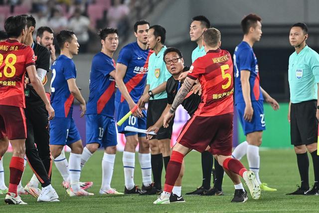 字母32+14+9特雷杨35+10 雄鹿险胜老鹰进决赛